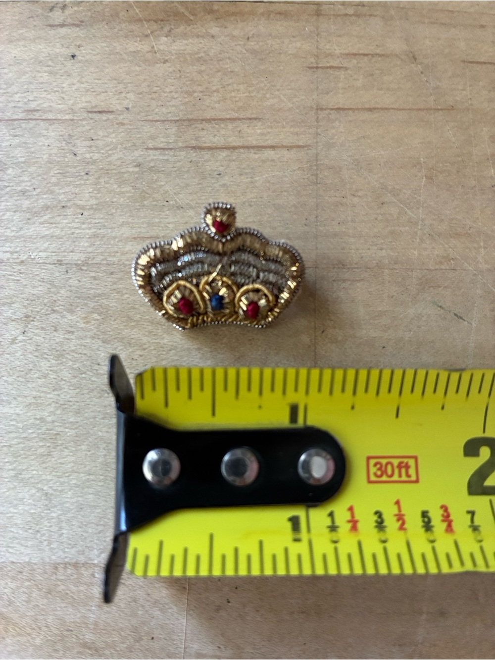Vintage Teeny Tiny Crown Brooch! - Picture 3 of 6